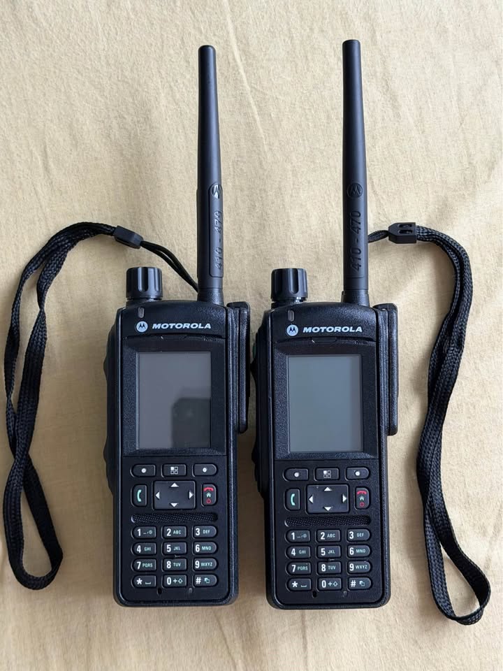 MOTOROLA MTP6550 TETRA UHF RADIOS