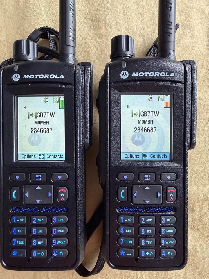 MOTOROLA MTP6550 TETRA UHF RADIOS - photo 2