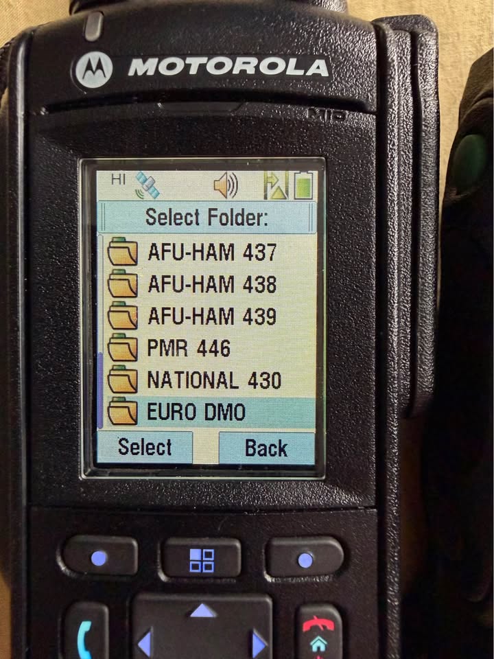MOTOROLA MTP6550 TETRA UHF RADIOS - photo 4