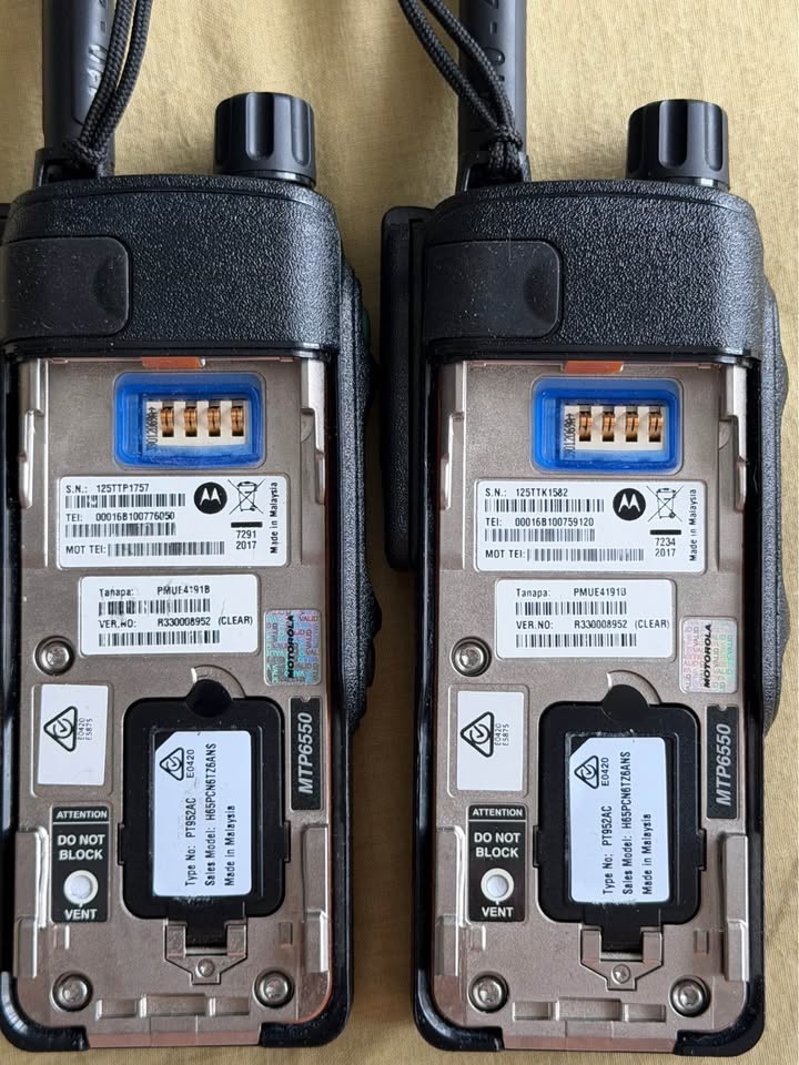 MOTOROLA MTP6550 TETRA UHF RADIOS - photo 5